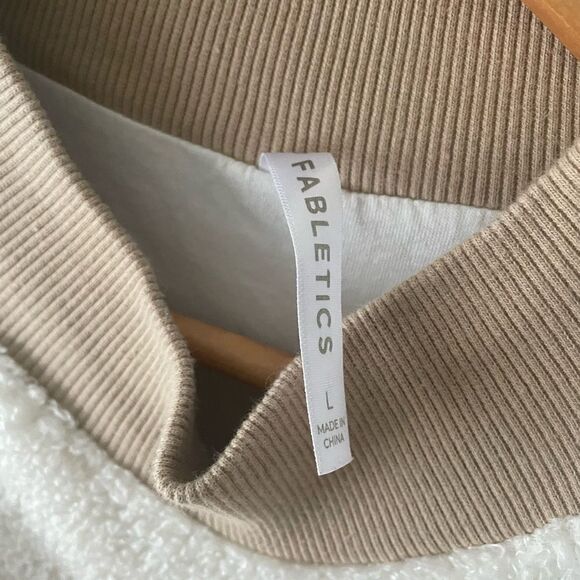 Fabletics Malia Cropped Polar Fleece Pullover Sweatshirt Tan Cream Teddy size L - Picture 2 of 6